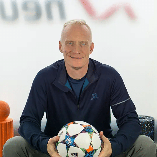 Headcoach Marc Uhlmann mit Fußball Profisport Mentaltrainer